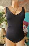 Damskie body w czarnym kolorze. Stradivarius.