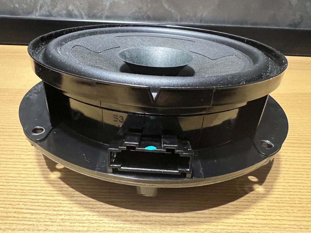 Оригінальні колонки WV VAG (Sonavox) від multivan t6.1 2022