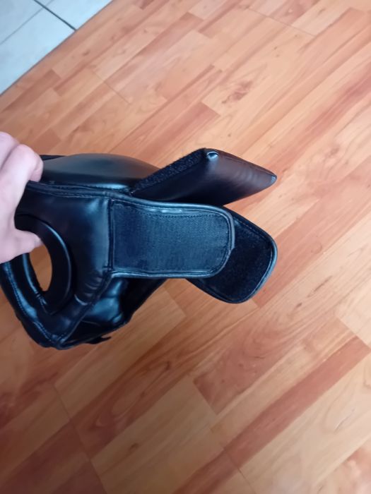 Kask bokserski z kratką boks kickboxing