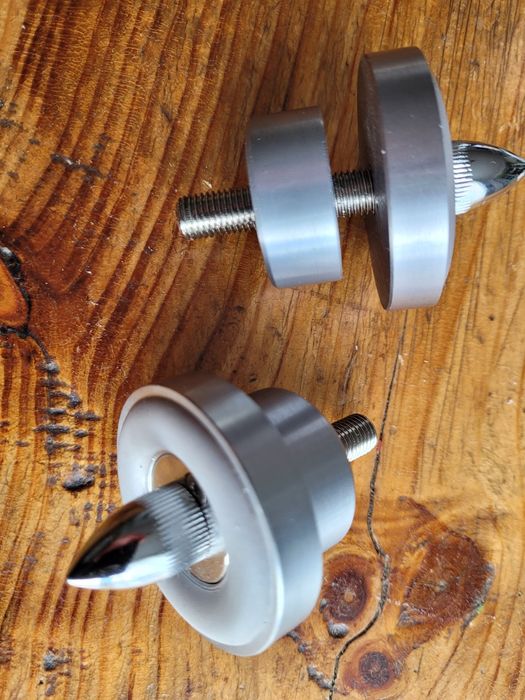 Kolce głośnikowe  szpilki do standy podstawki srendy