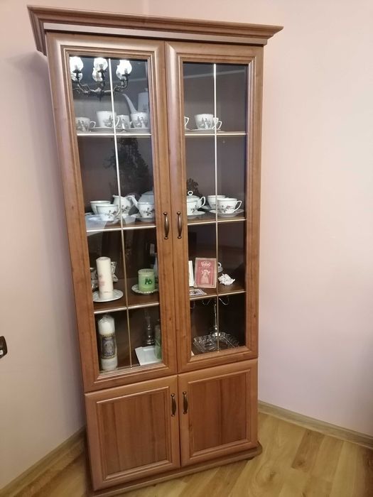 Komplet mebli stołowych