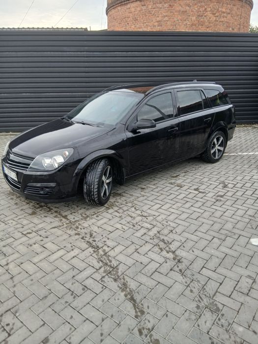 Опель астра h.в гарному стані