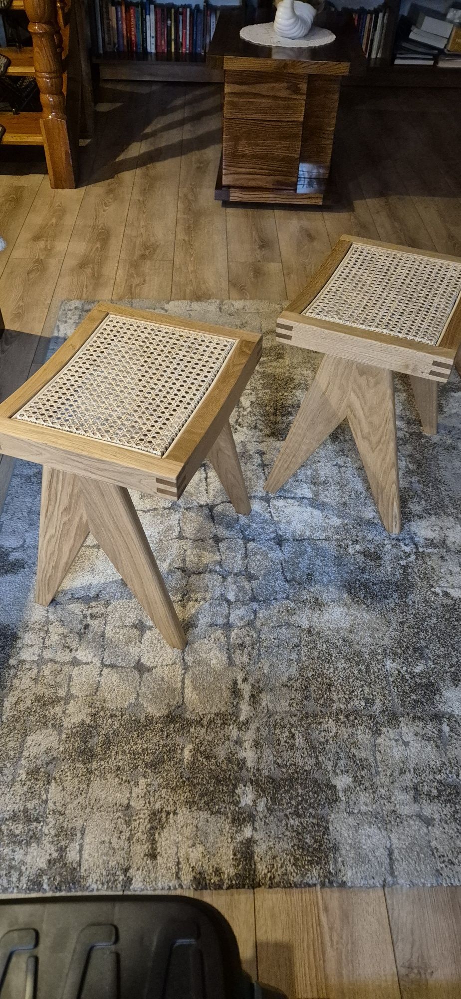 Taboret dębowy  siedzisko naturalny ratan