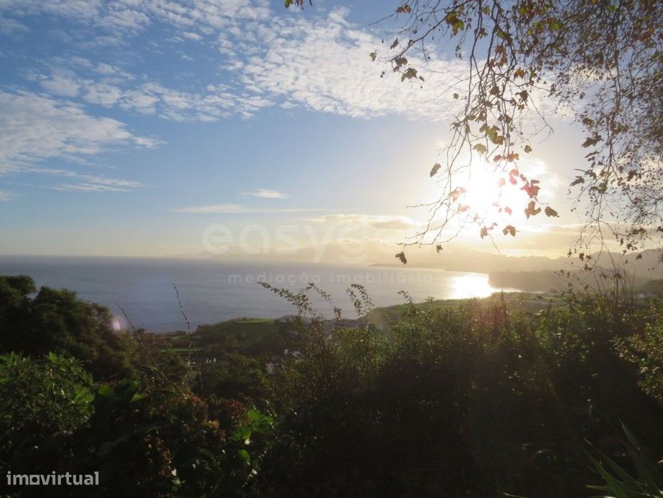 Terreno em Benfeitoria na freguesiade Santo Antoni