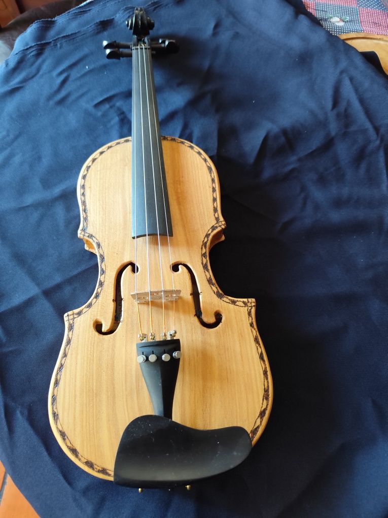 Violino Novo, construído em artesanato, madeira Cedro espanhol