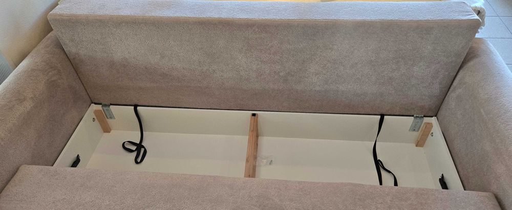 Sofa z bardzo dużym spaniem 168 cm CARMEN