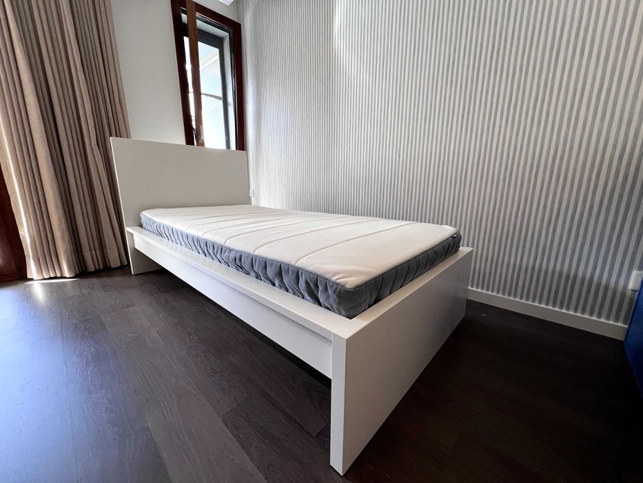 Cama IKEA MALM solteiro com gavetões e colchão  – excelente estado!