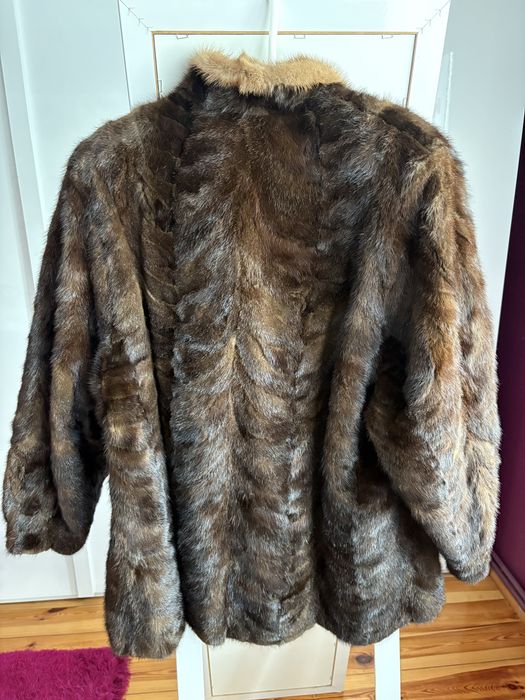 Brązowe naturalne futro z łatek norek