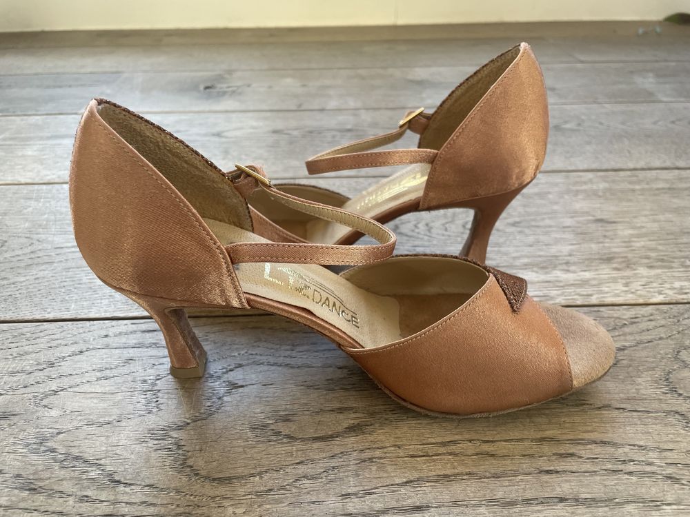 Buty do tańca towarzyskiego marki Lizdance r.39