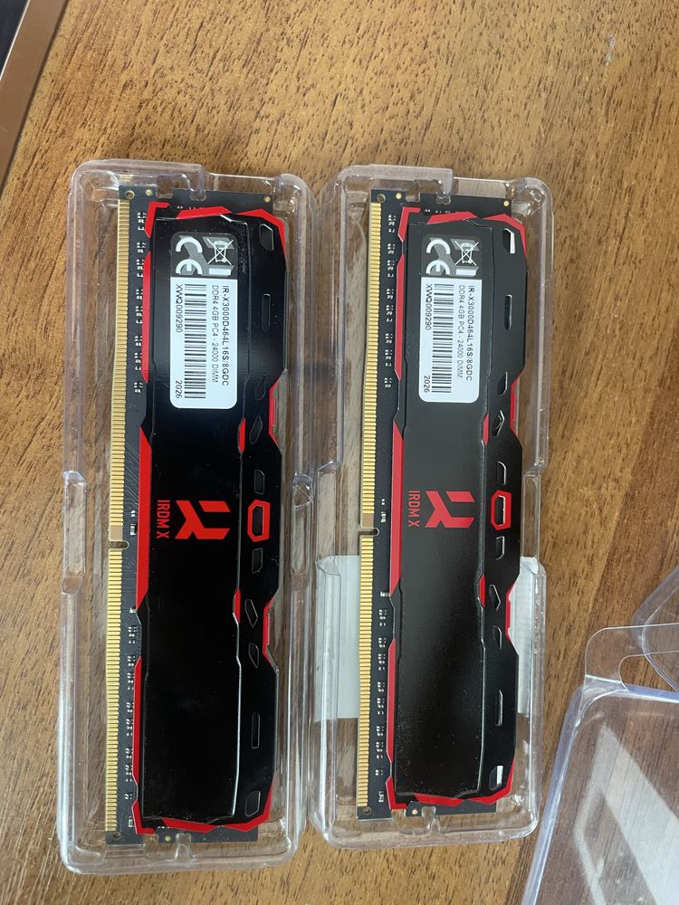 IRDM X3000 дві планки по 4GB ddr 4