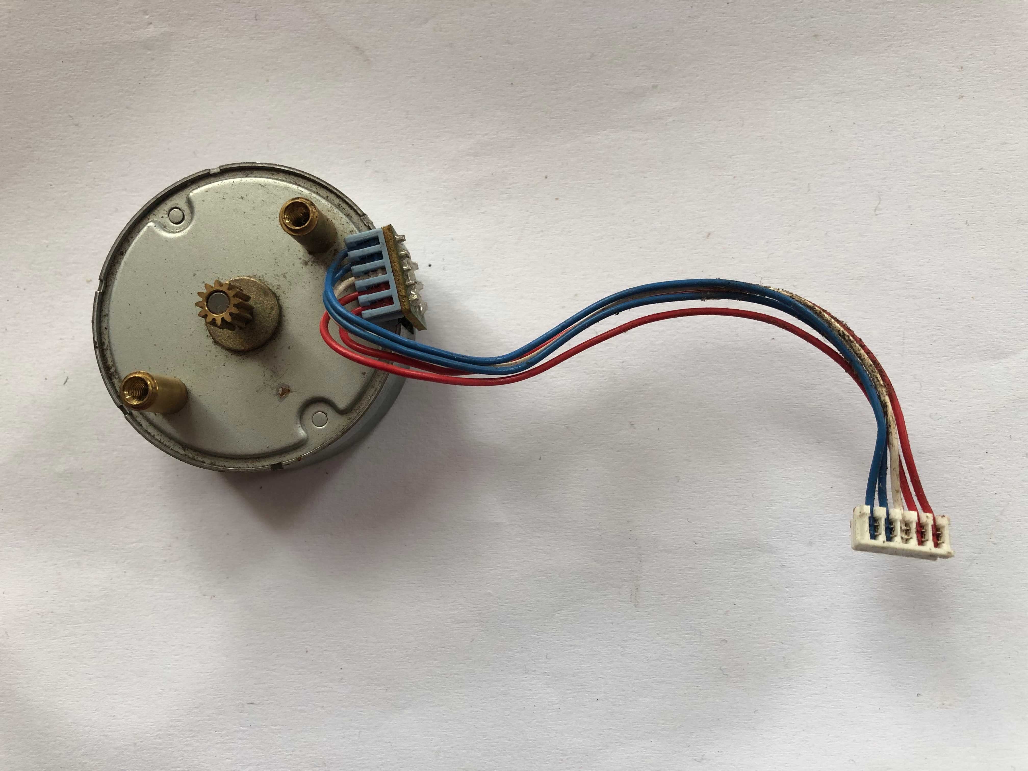 Silniczek 24V QH4 46.5 , fi 42 mm do magnetowidu