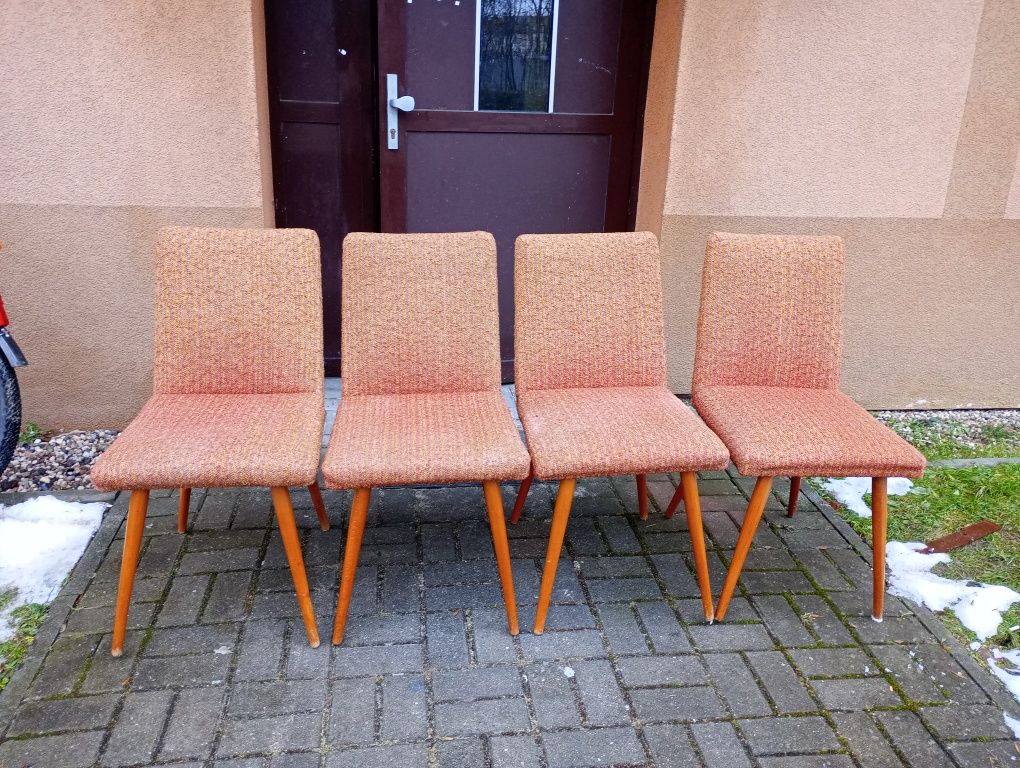 Krzesła z czasów PRL-u