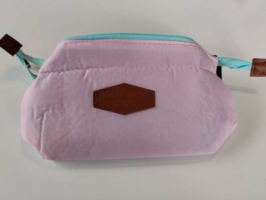 Kosmetyczka nowa damska 22 na 11 cm