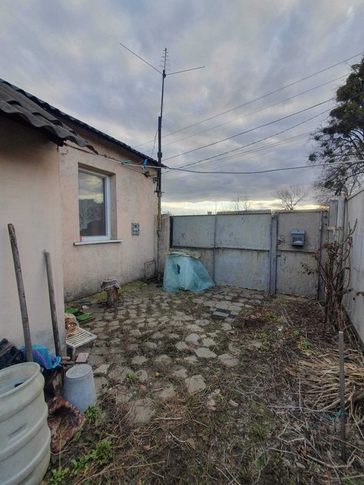 Продам 1/3 част. будинку,свій двір,зручн. метро Хол гора.вул.Лиса,57