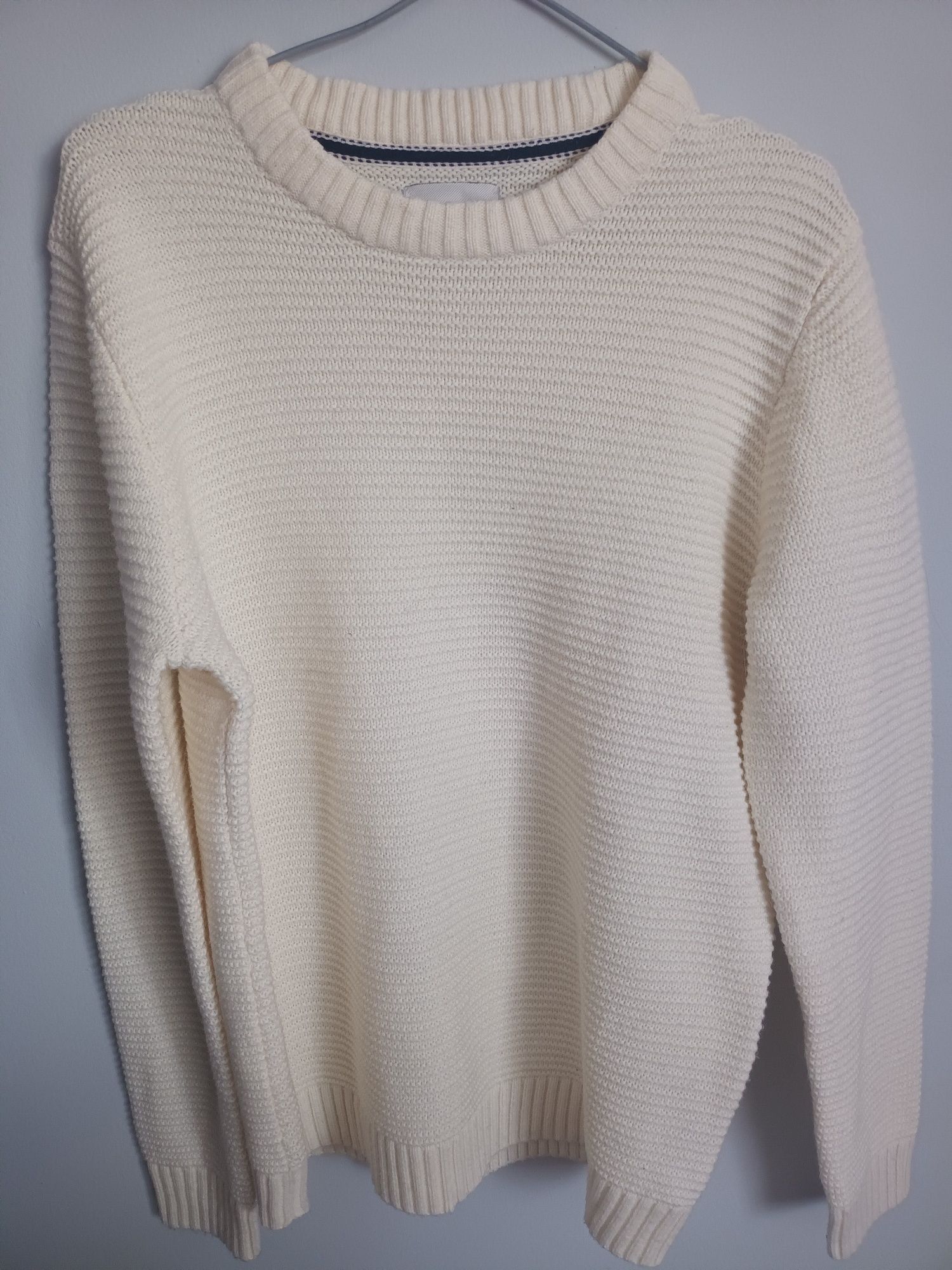 Sweterek z dodatkiem wełny