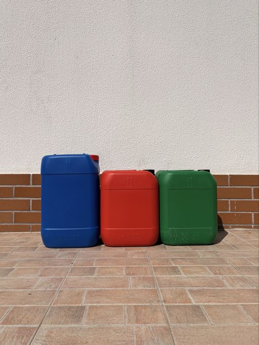 Bidons plásticos de 20L e 25L