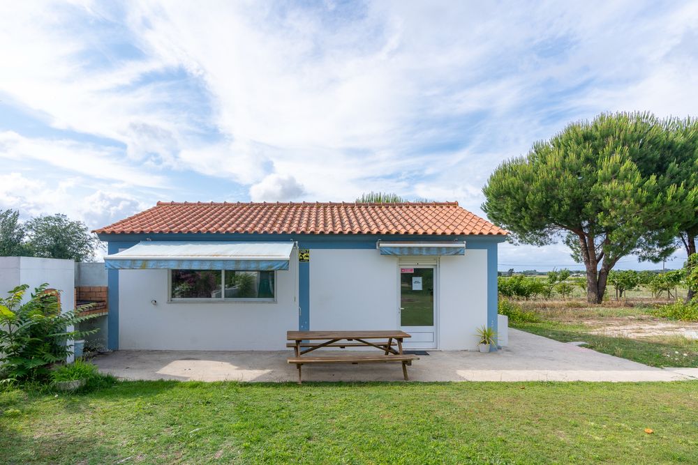 Quinta para eventos - piscina de agua salgada e salão climatizado.