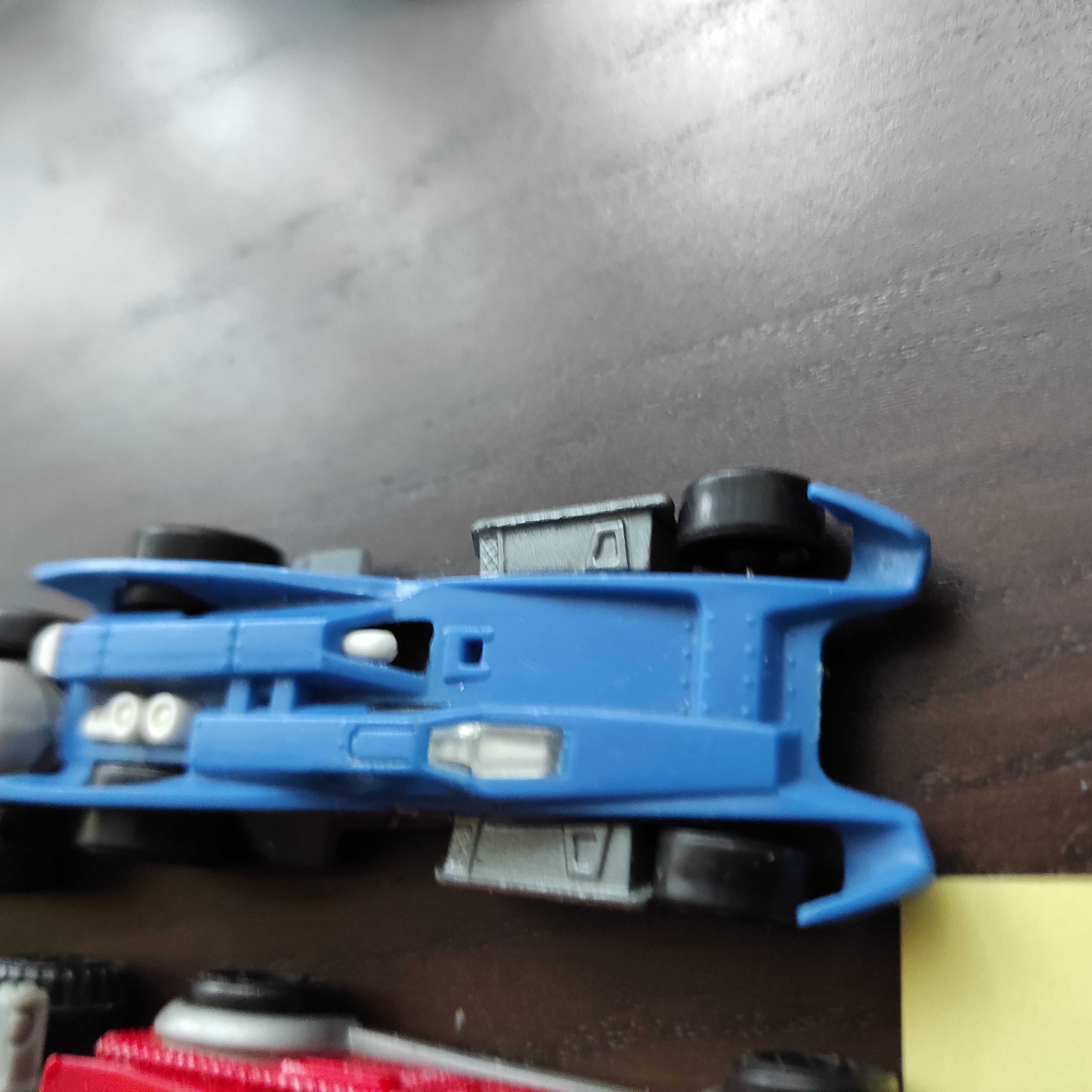 Zestaw samochodów 6 szt hot wheels i inne, stan bardzo dobry , IX