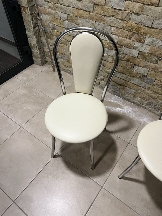 Продам столики журнальні