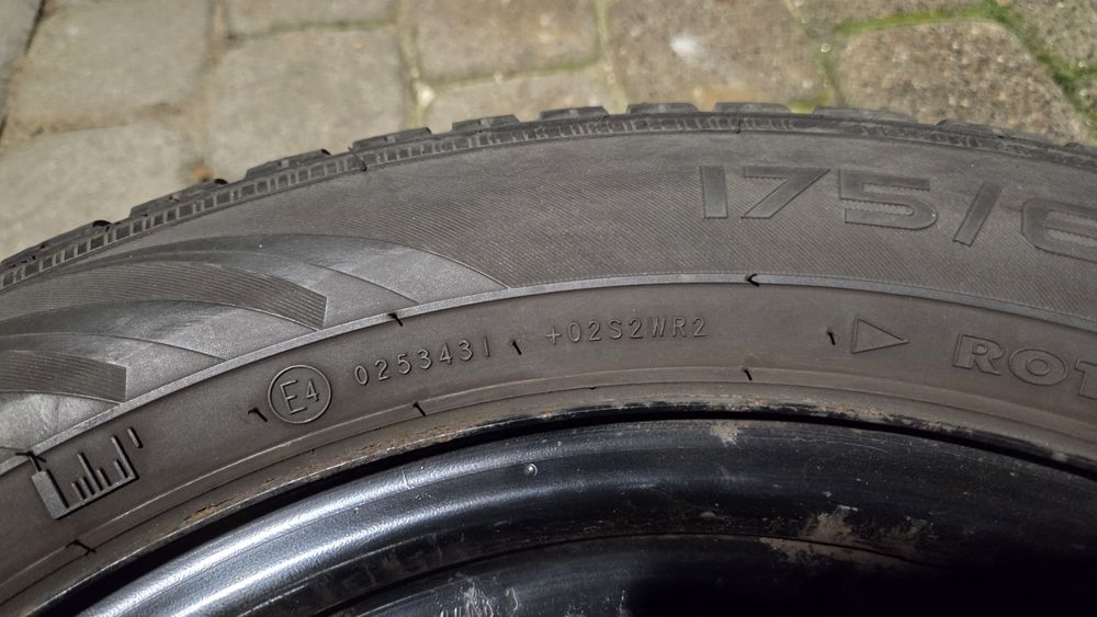 opony zimowe toyota yaris 4 szt stan bdb