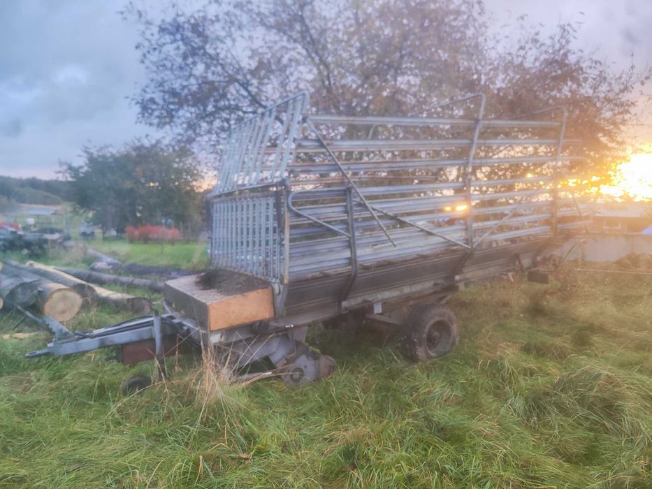 Przyczepa samozbierająca