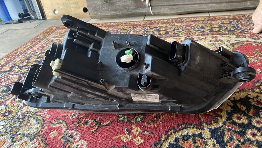 Skoda Superb 3 Lampa przód prawa biksenon , smart light assistant