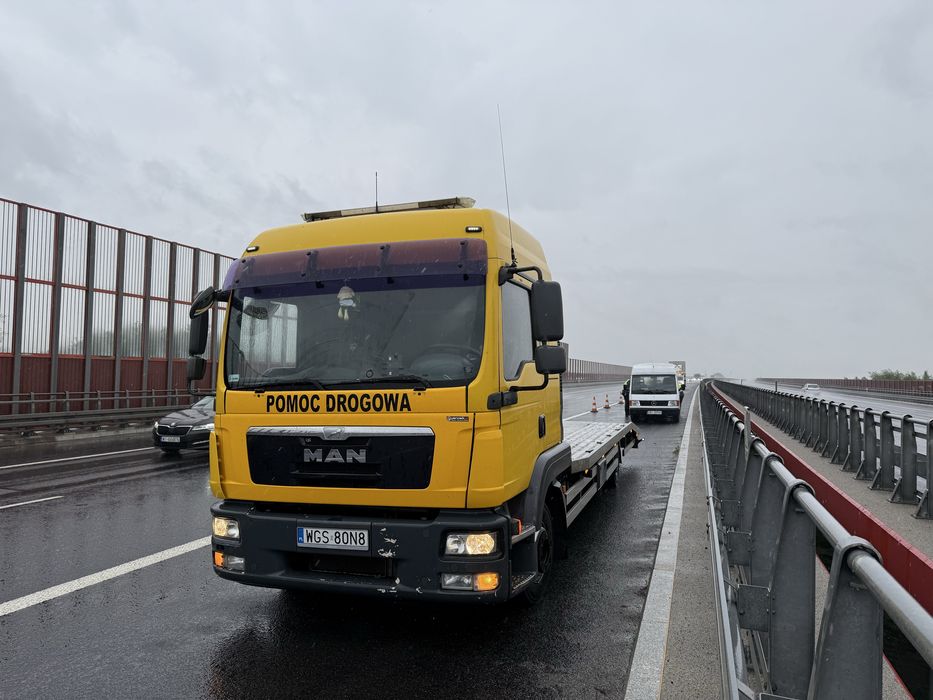 Pomoc drogowa Laweta Holowanie Assistance Autostrada Transport maszyn