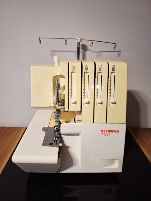 Overlock Bernina 700D