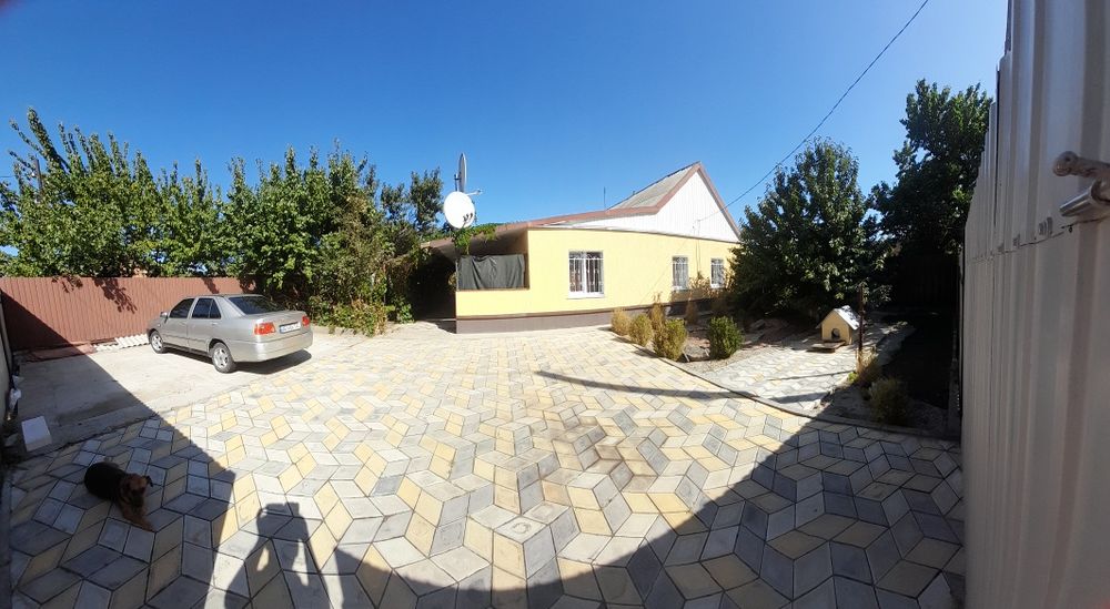 Дом с бассейном.