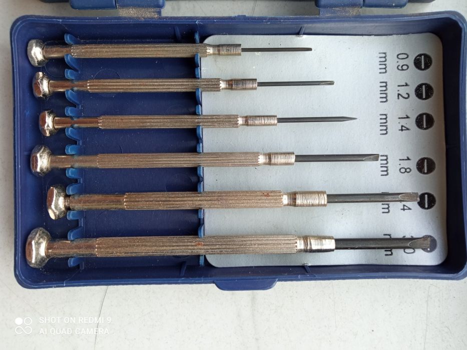 Набор часовых отвёрток.