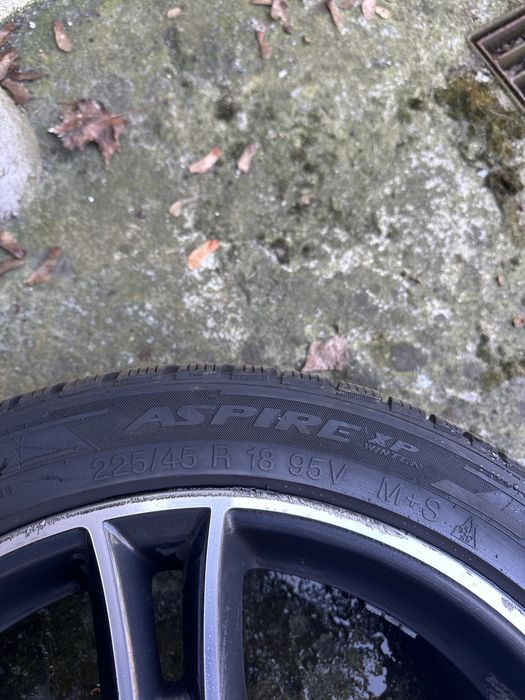 Felgi aluminiowe do bmw  z oponami zimowymi 18