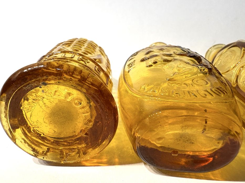 Conjunto de 3 frascos miniaturas Wheaton NJ em vidro âmbar