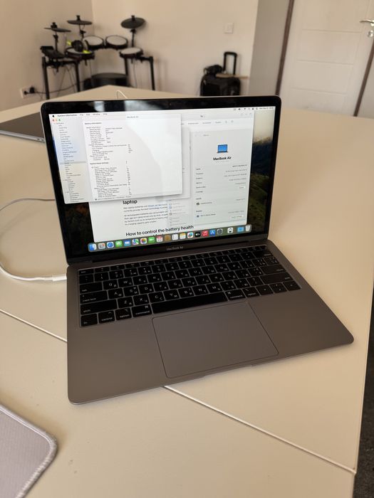 MacBook Air (A1932) Space Grey