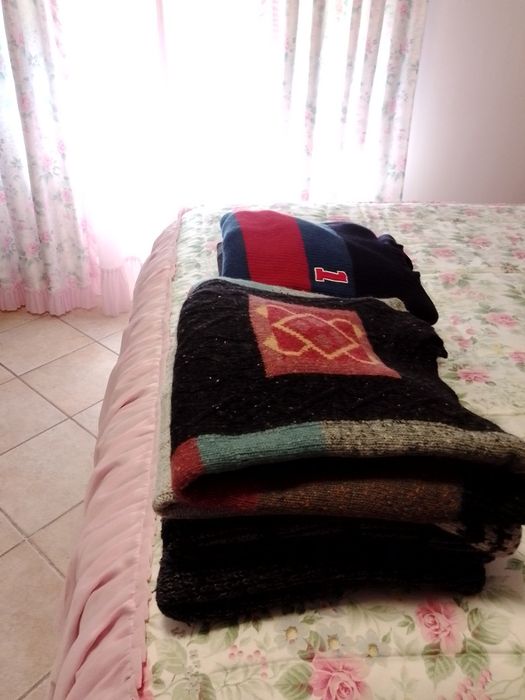 10 Camisolas em lã e sintético