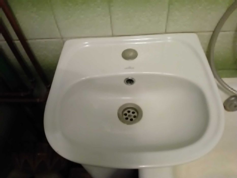 чаша унитаза, бачки, крышки, умывальник (б/у)