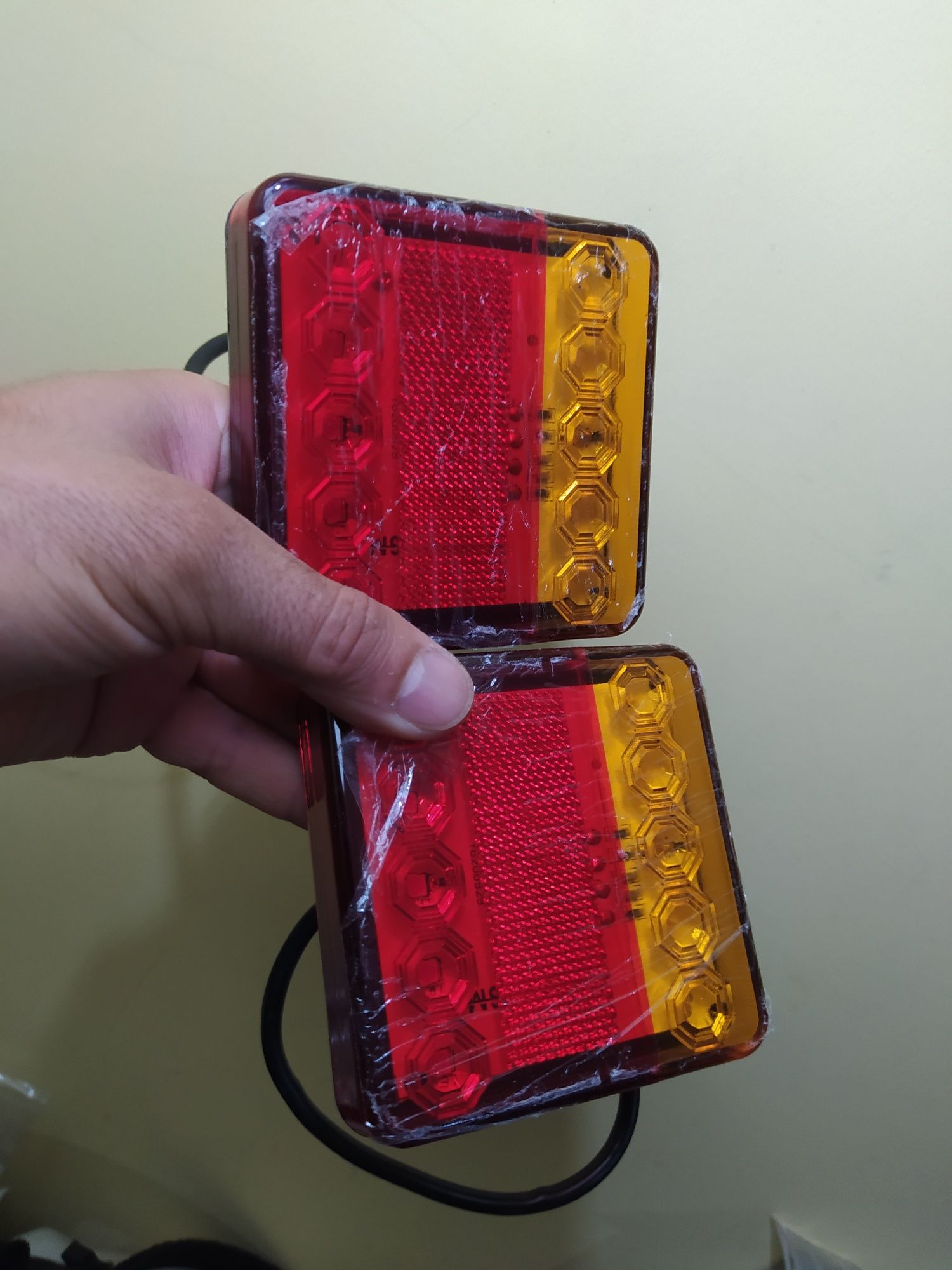 Farolins traseiros Led 12v. Novo