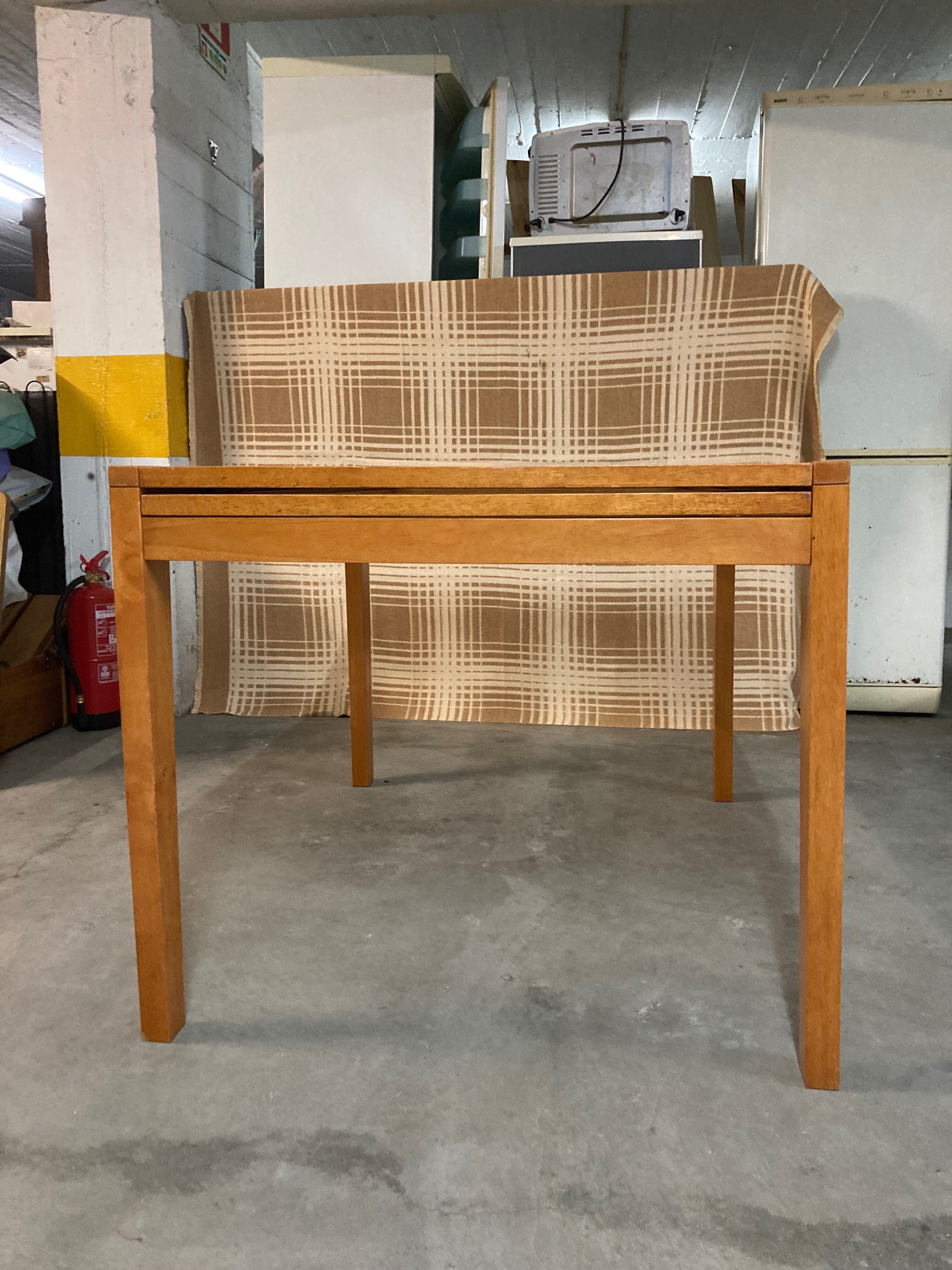 Mesa de Sala e 4 Cadeiras