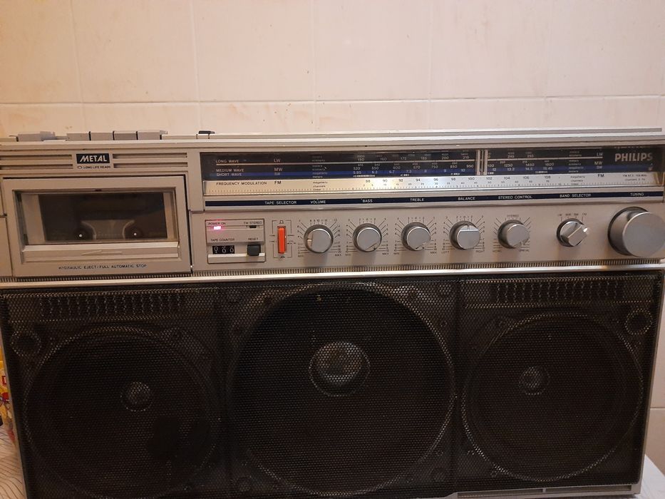 Продам магнитофон philips D8444