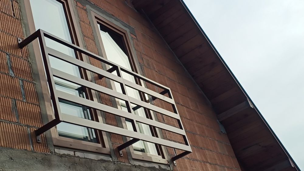 Barierka francuska , balkon francuski aluminiowy