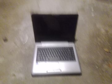 Laptop Toshiba na części, brak dysku i ładowarki.