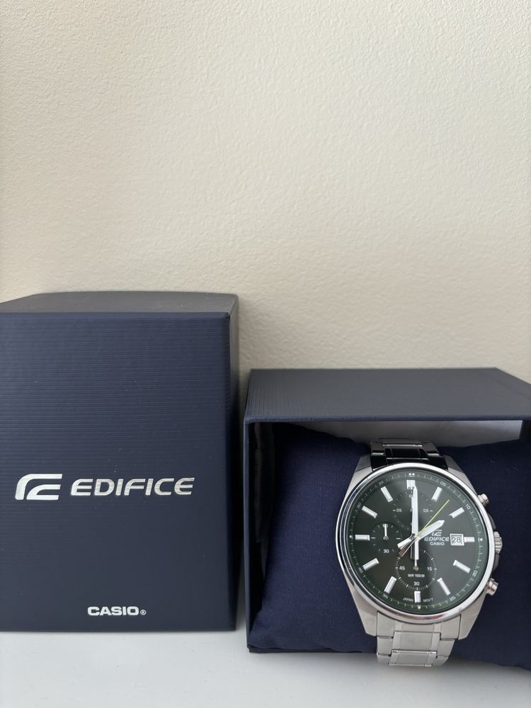 Relógio Edifice Prateado e Verde