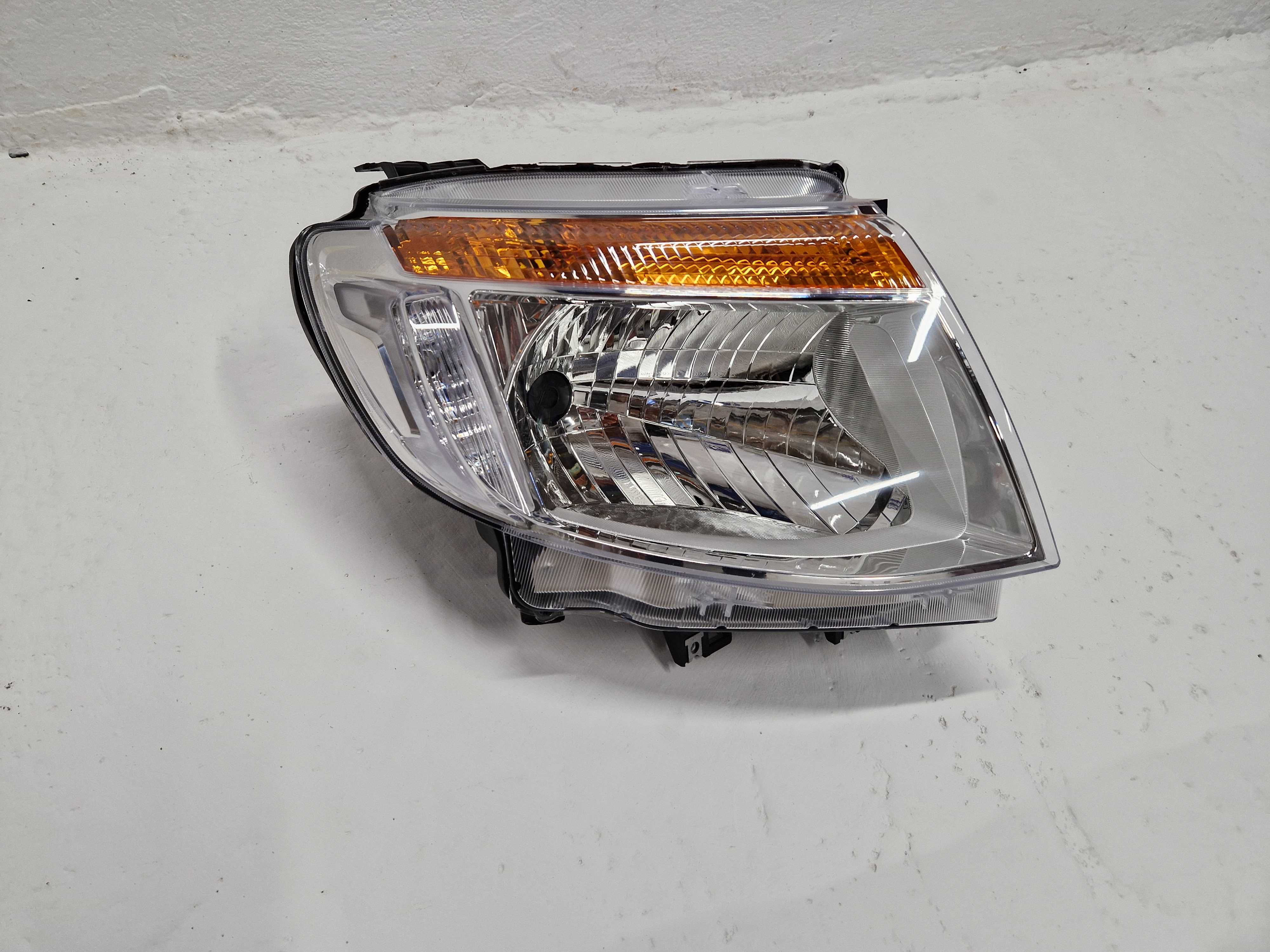 NOWA Przód Prawa Przednia Lampa Reflektor Ford Ranger 12-15r Europa