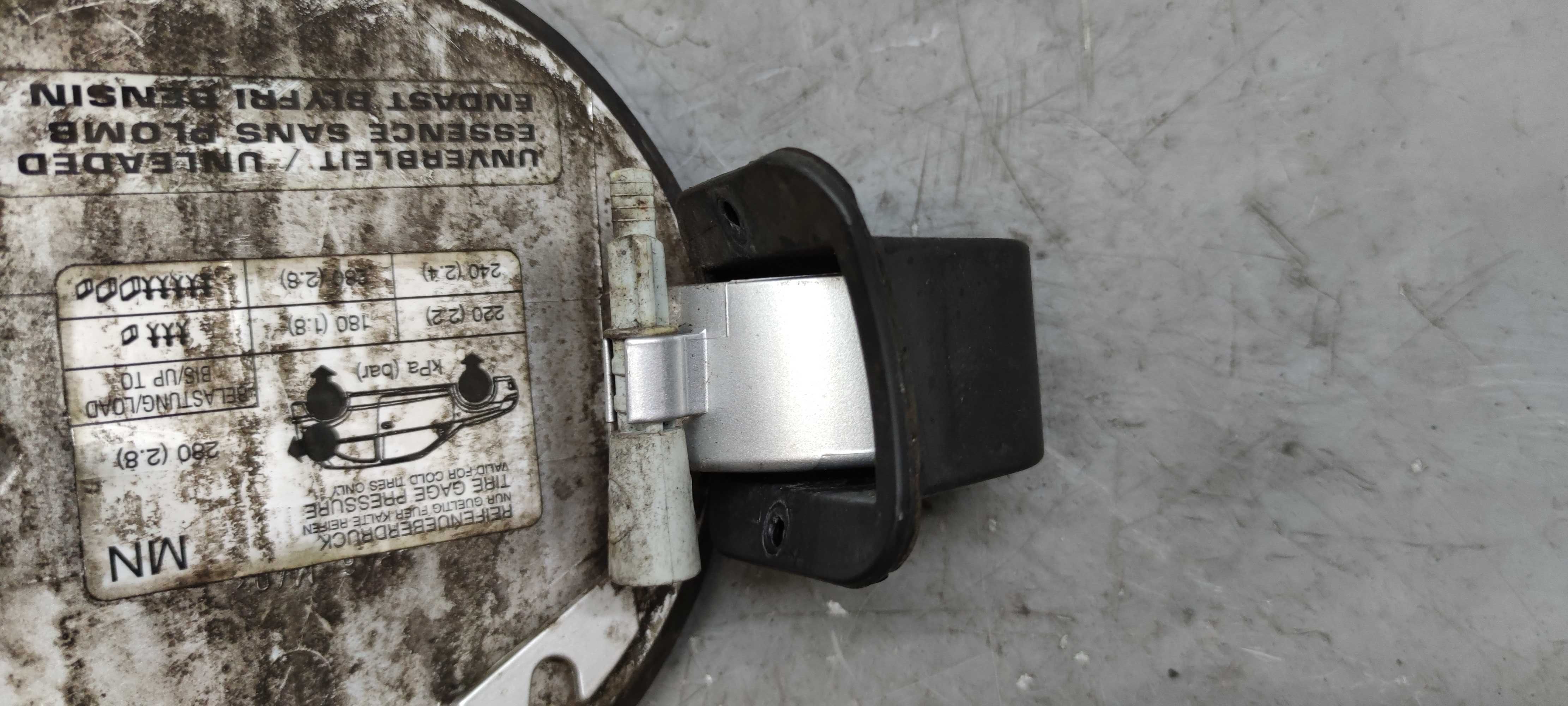 Opel Corsa C Klapka Wlewu Paliwa Srebrna