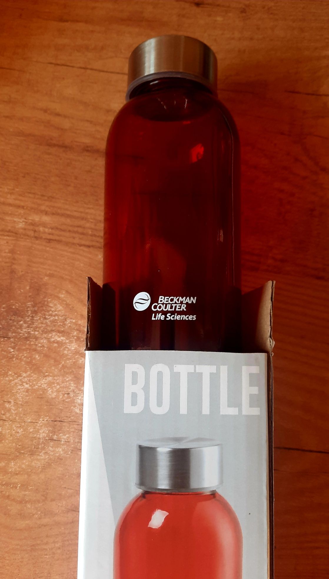 Czerwona, szklana butelka na wodę 500ml