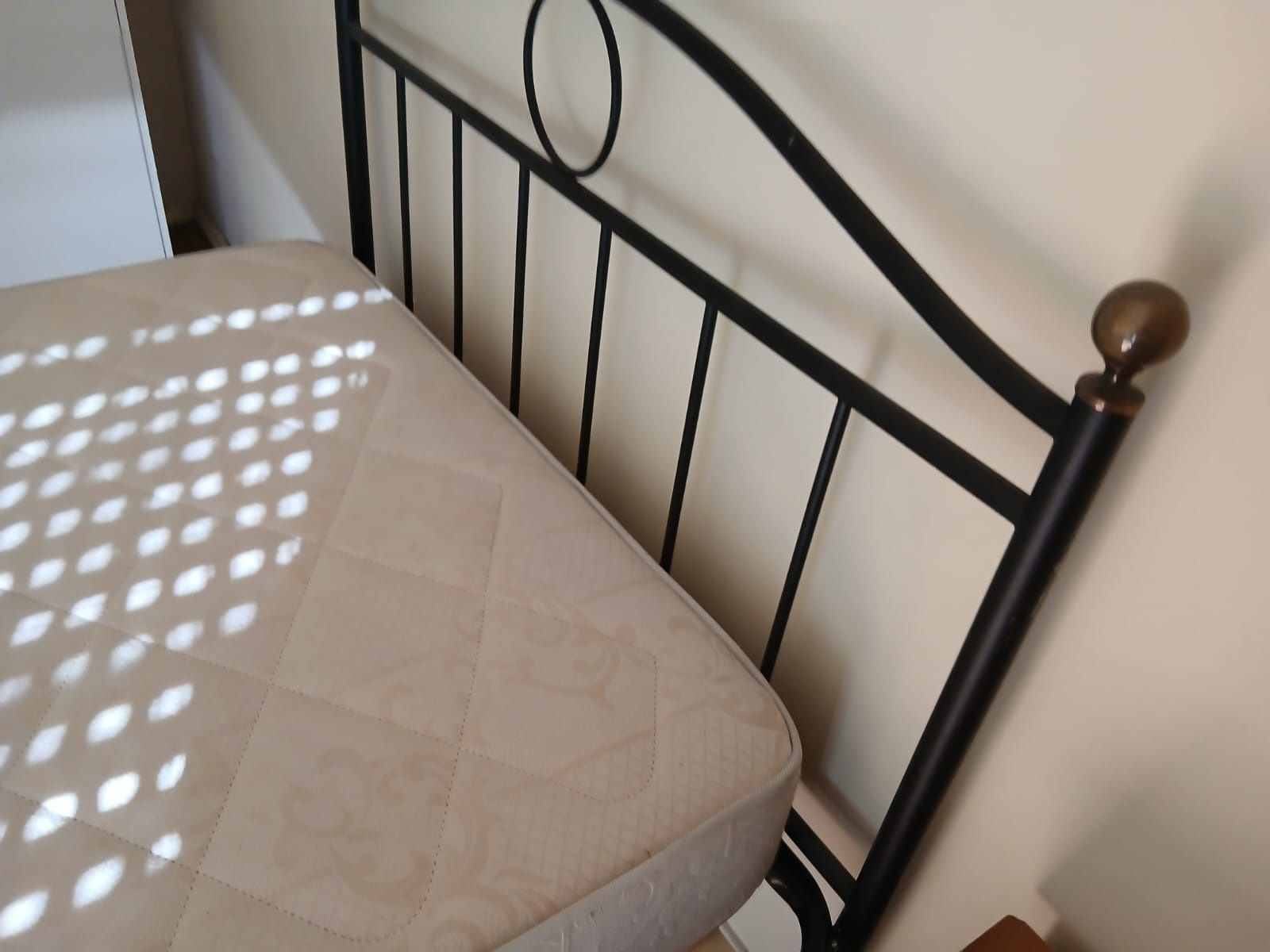 Cama de casal usada