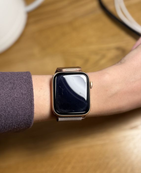 Smartwatch Apple Watch Series 5 GPS 40mm różowy