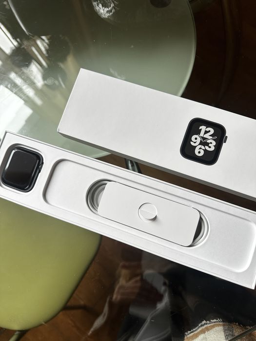 Apple Watch SE, 44мм, Space Gray повний комплект оригінал