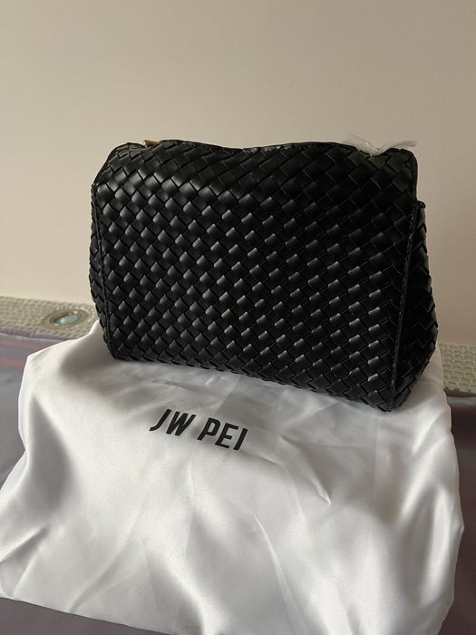 Жіноча Сумка JW PEI чорна плетена з верхньою ручкою