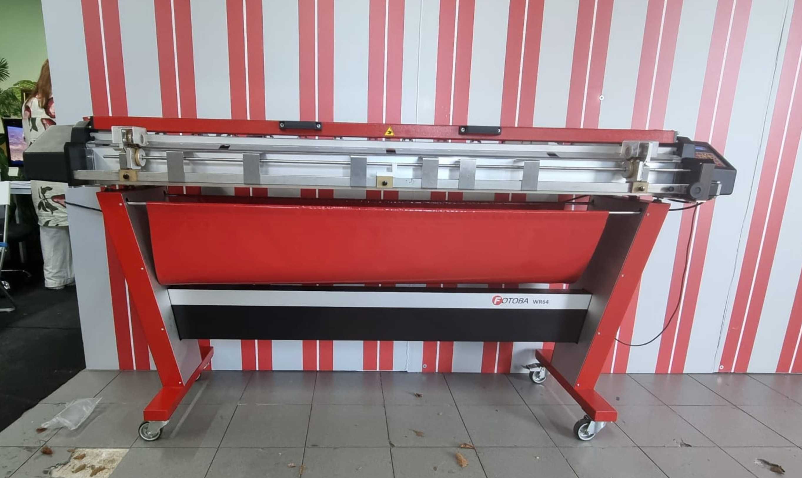 Plotter de corte Fotoba WR64 Como Nova