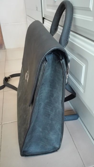 Mala carteira mochila cinzenta marca Vilanova